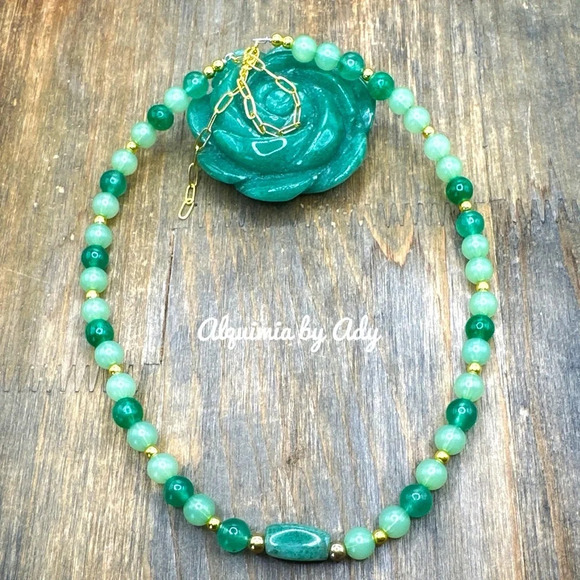 Bright green Multicolored Aventurine gold beaded puka necklace adjustable - Picture 1 of 4